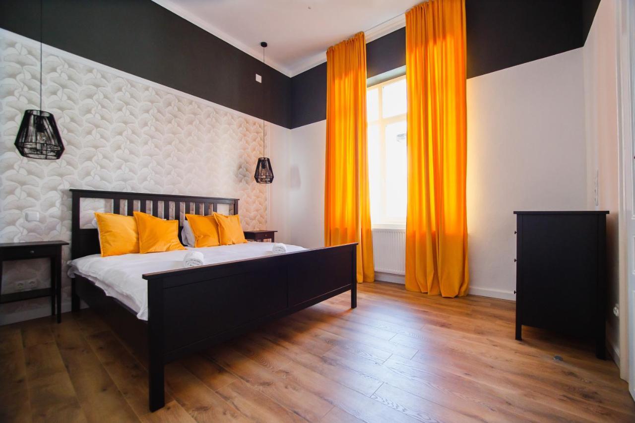 Super Central Spacious Apartment Oradea Exterior photo